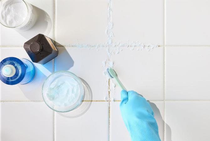 Использование пищевой соды и перекиси водорода для очистки затирки плитки